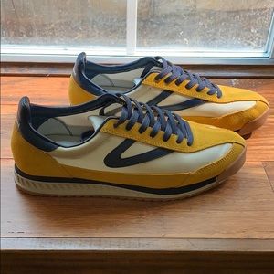 tretorn rawlins 2 sneakers in lemon suede